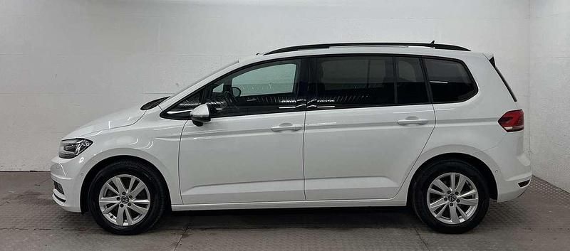 Gebraucht VW Touran 210 PS (154 kW) 2023 Weiß Van / Kleinbus