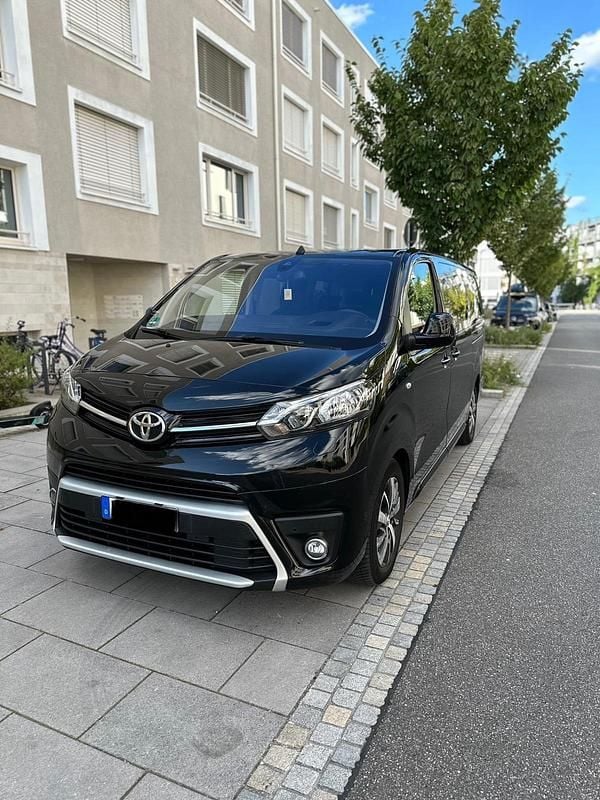 Schwarz Gebraucht 2017 Toyota Proace Verso Kombi | 23.900 € (Guter Preis) - Bild 1/4