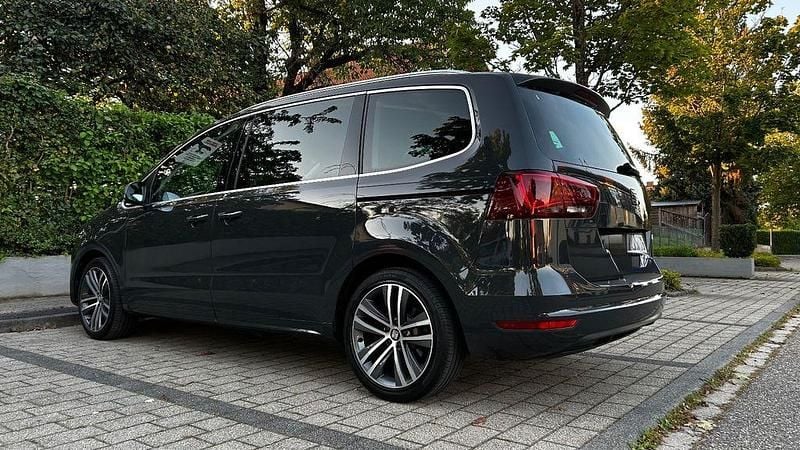 Grau Gebraucht 2018 Seat Alhambra FR-Line Van / Kleinbus | 15.900 € (Guter Preis) - Bild 1/4