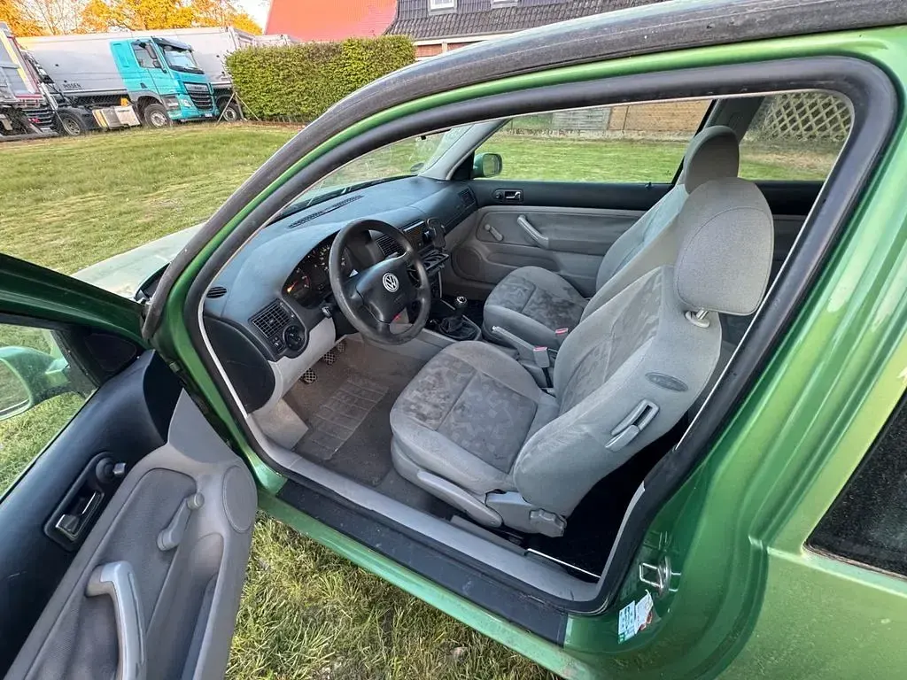 Brugt VW Golf III Basis 75 HK (55 kW) 1998 Grøn Sedan