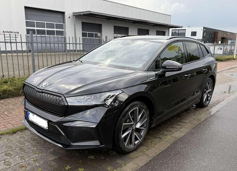 Schwarz Gebraucht 2022 Skoda Enyaq iV SportLine SUV | 29.800 € (Etwas zu teuer) - Bild 1/4