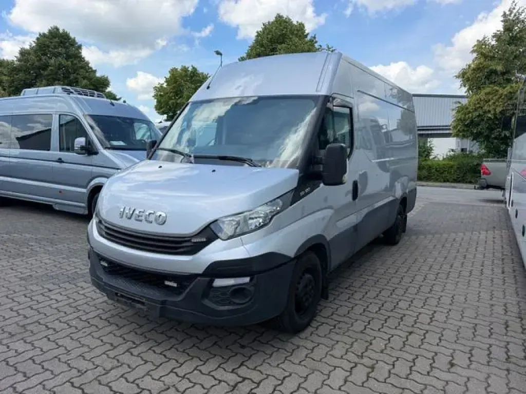 Gebraucht Iveco Daily 116 PS (85 kW) 2019 Silber (metallic) Van