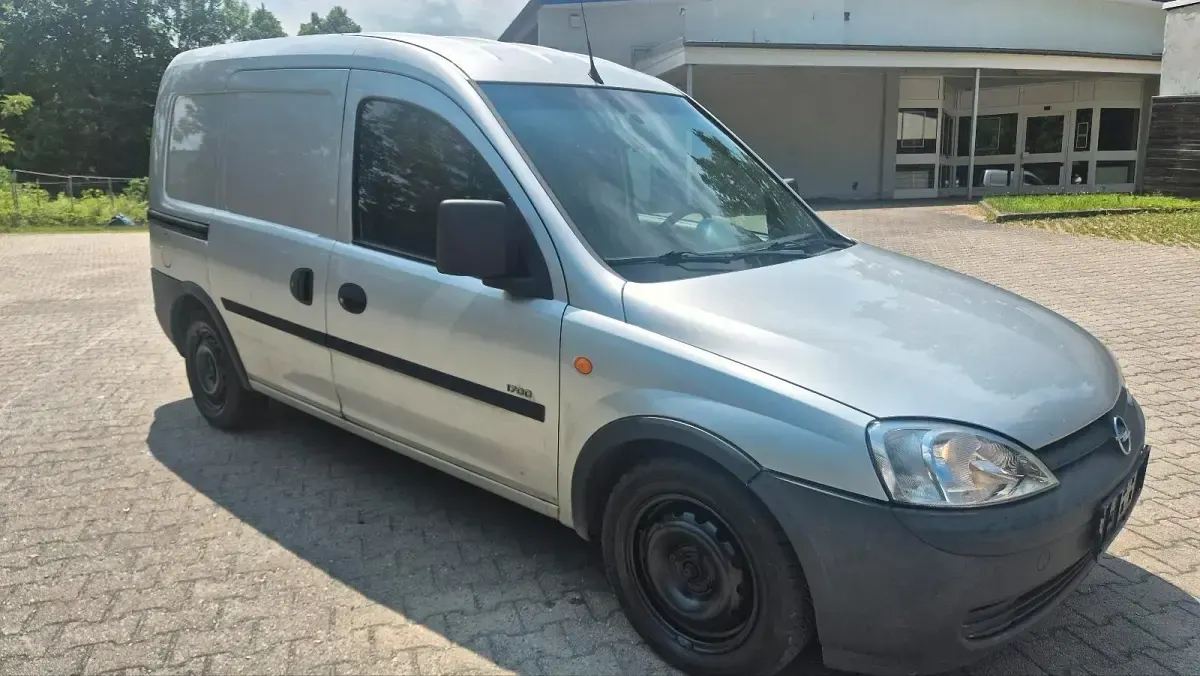 Gebraucht Opel Combo 87 PS (63 kW) 2003 Silber Van / Kleinbus