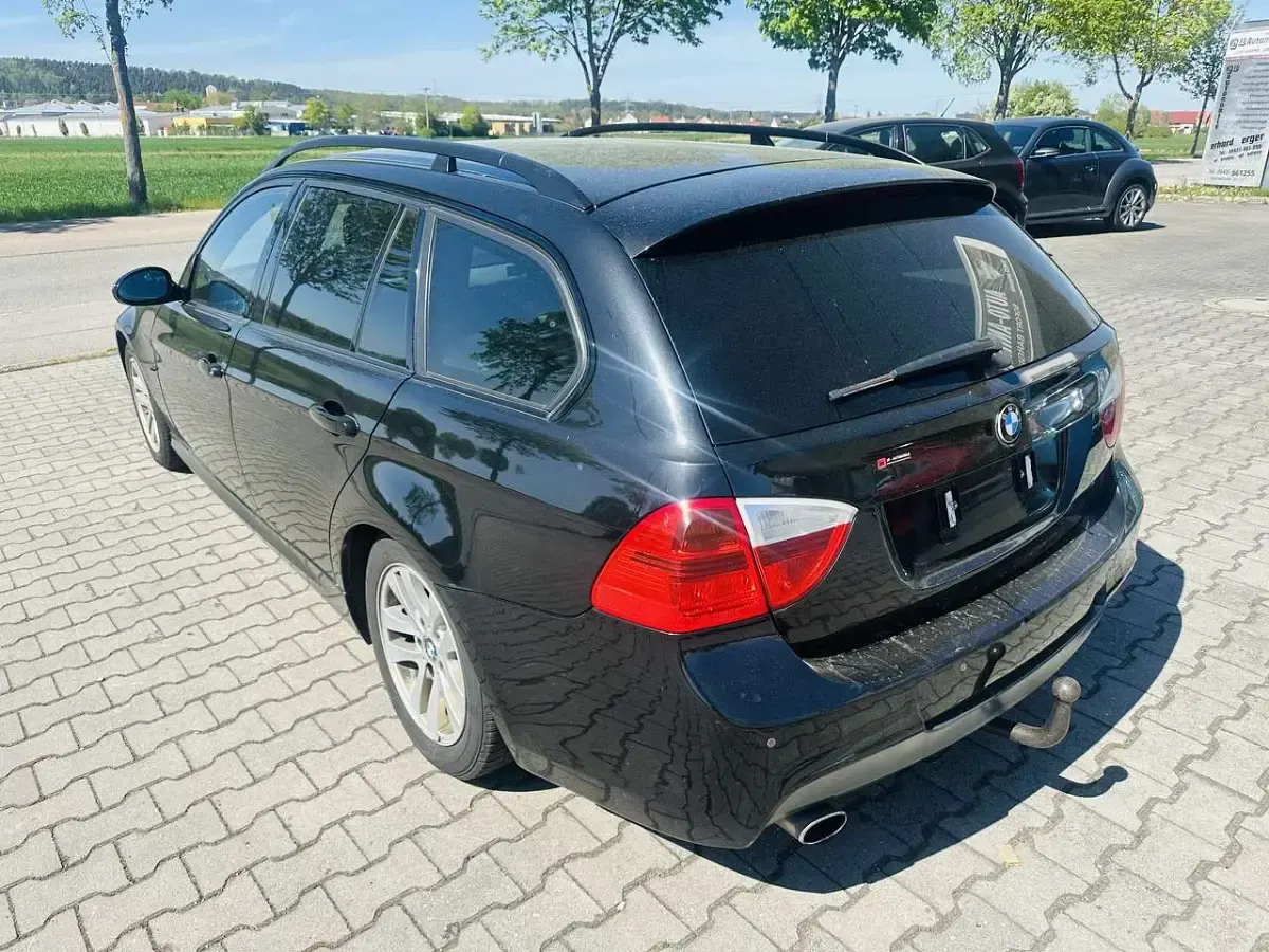Gebraucht BMW 320 150 PS (110 kW) 2007 Schwarz Kombi