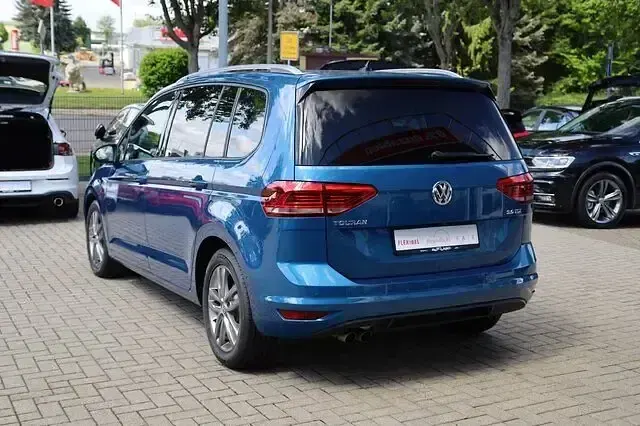 Gebraucht VW Touran Sound 150 PS (110 kW) 2017 Caribbean blue metallic Van / Kleinbus