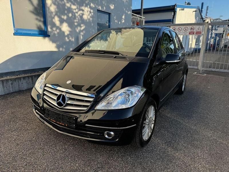 Schwarz Gebraucht 2010 Mercedes A180 Limousine | 9.800 € (Teuer) - Bild 1/4