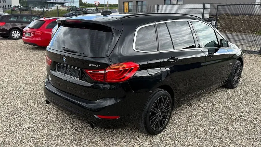Gebraucht BMW 220 Sport Line 192 PS (141 kW) 2016 Schwarz Kombi