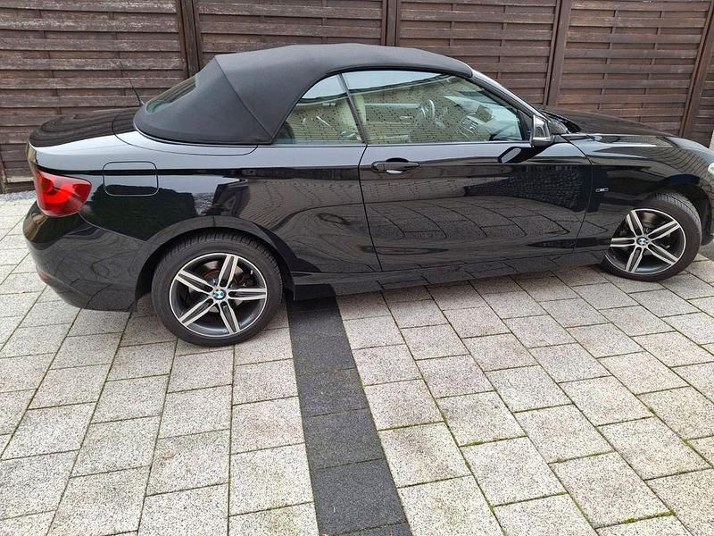 Schwarz Gebraucht 2015 BMW 220 Sport Line Cabrio | 19.400 € (Fairer Preis) - Bild 1/4