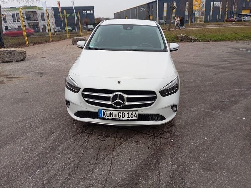 Weiß Gebraucht 2022 Mercedes B250e Van / Kleinbus | 19.000 € (Superpreis) - Bild 1/4