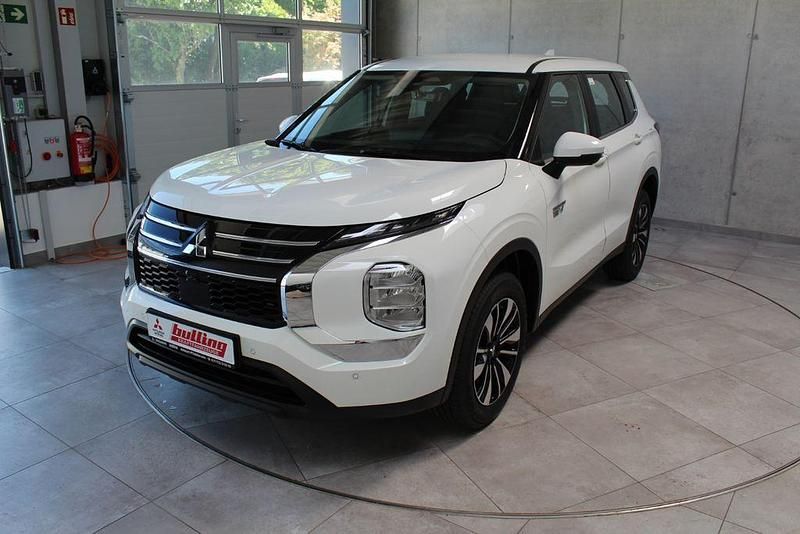 Andenweiß Neu 2025 Mitsubishi Outlander P-HEV Basis SUV | 42.900 € - Bild 1/4