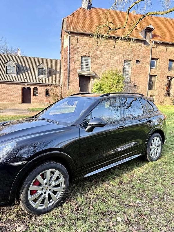 Gebraucht Porsche Cayenne Turbo 500 PS (367 kW) 2014 Schwarz SUV