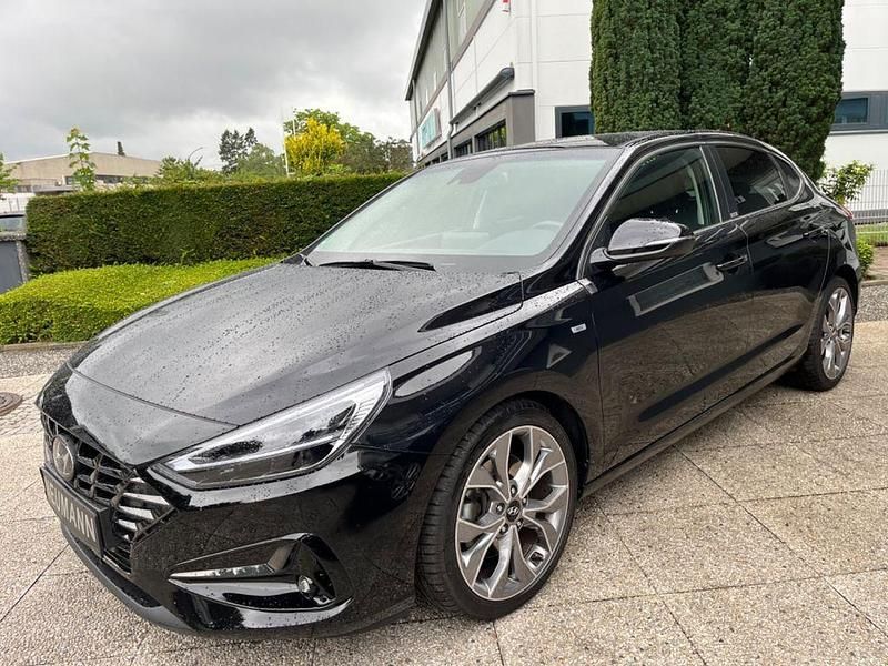 Schwarz Gebraucht 2021 Hyundai i30 Prime Limousine | 19.900 € (Fairer Preis) - Bild 1/4