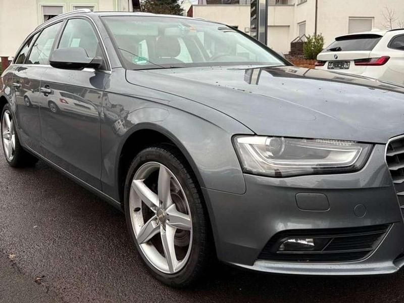 Gebraucht Audi A4 Attraction 143 PS (105 kW) 2012 Grau Kombi