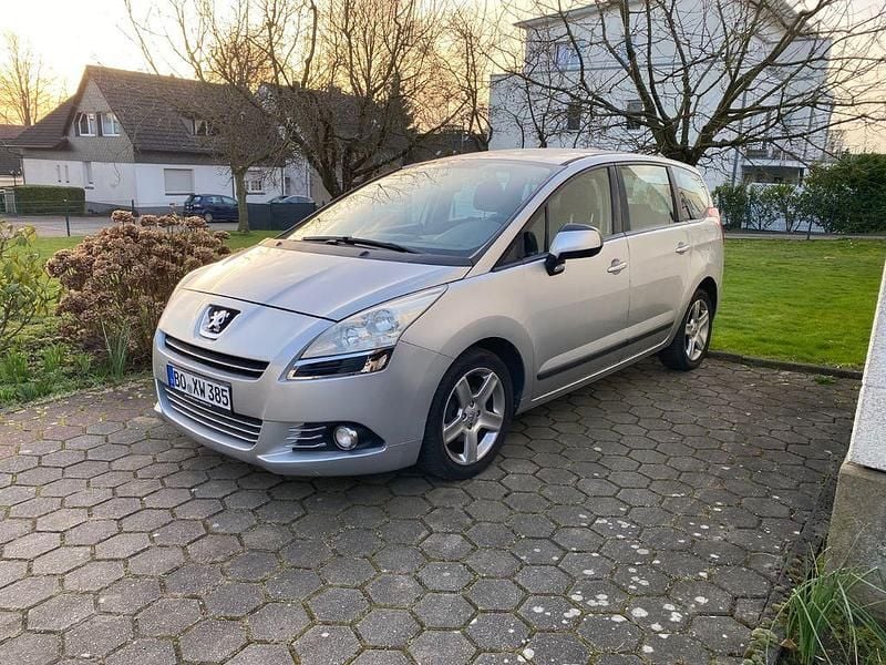 Gebraucht Peugeot 5008 111 PS (81 kW) 2011 Silber Van / Kleinbus