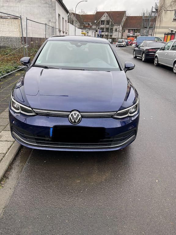 Blau Gebraucht 2022 VW Golf VIII Active Limousine | 22.500 € (Guter Preis) - Bild 1/4