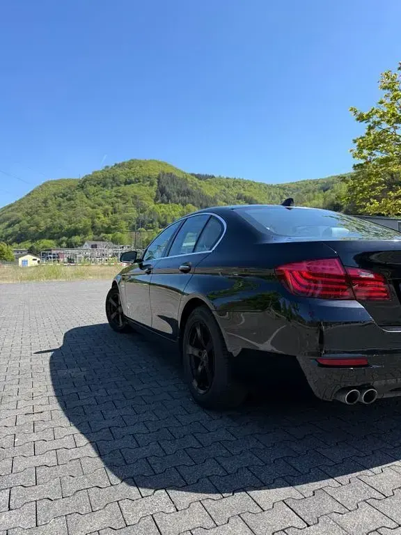 Używany BMW 530 258 KM (189 kW) 2014 Czarny Sedan/Limuzyna