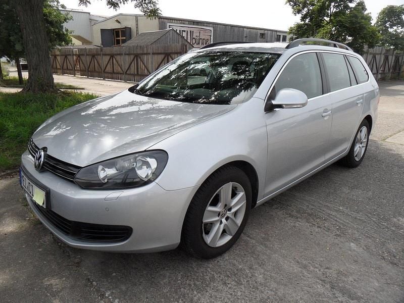 Silber Gebraucht 2010 VW Golf VI Kombi | 5.890 € (Teuer) - Bild 1/4
