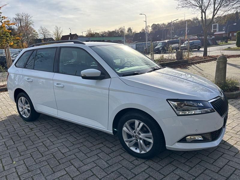 Weiß Gebraucht 2020 Skoda Fabia Style Kombi | 6.900 € (Superpreis) - Bild 1/4