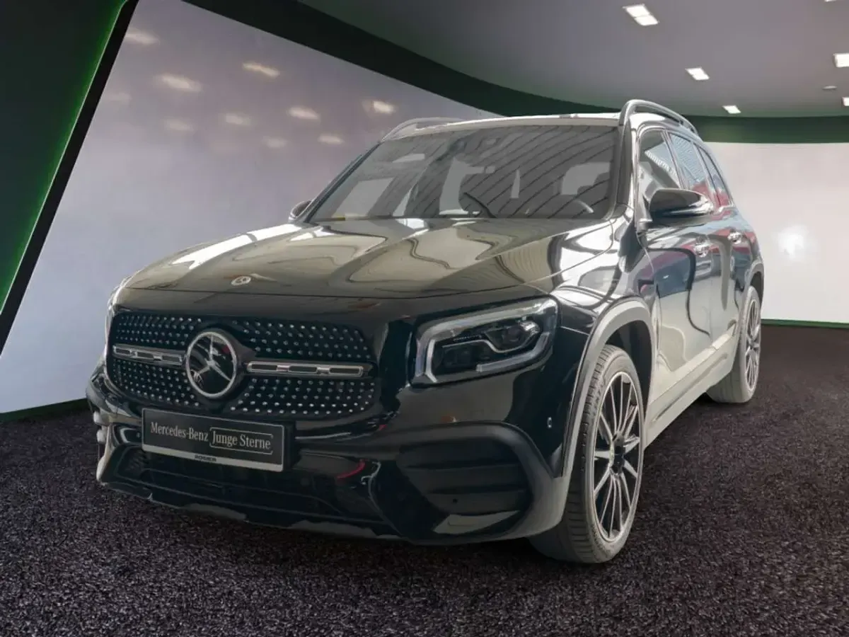 Gebraucht Mercedes GLB220 AMG 190 PS (139 kW) 2022 Schwarz / kosmosschwarz SUV