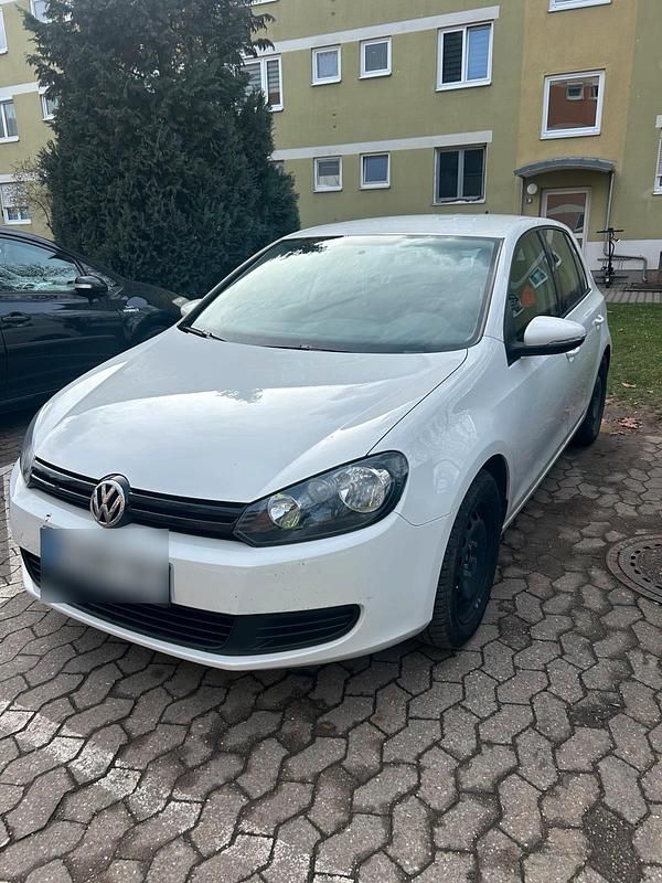 Gebraucht VW Golf VI 105 PS (77 kW) 2013 Weiß Kleinwagen
