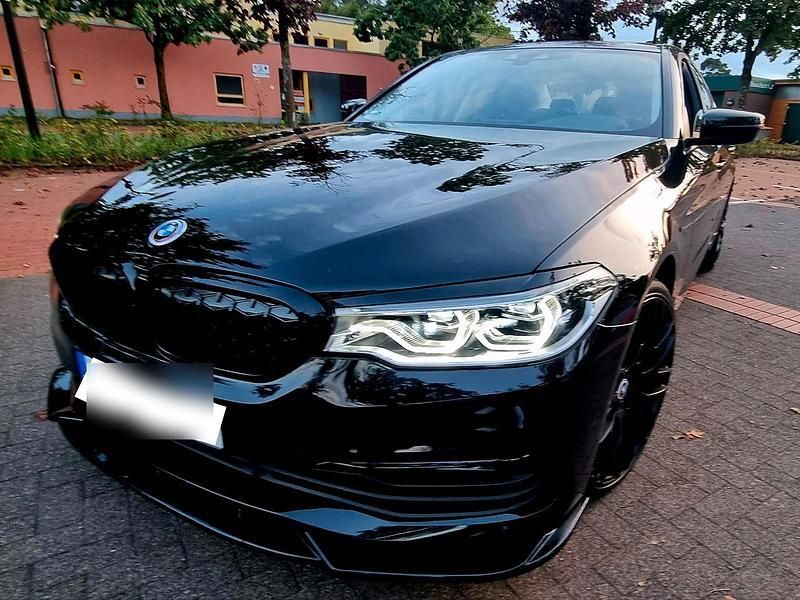 Schwarz Gebraucht 2019 BMW 520 M Performance Limousine | 27.999 € (Fairer Preis) - Bild 1/4
