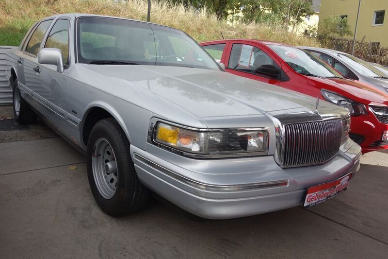 Grau Gebraucht 1996 Lincoln Town Car Limousine | 8.950 € - Bild 1/4