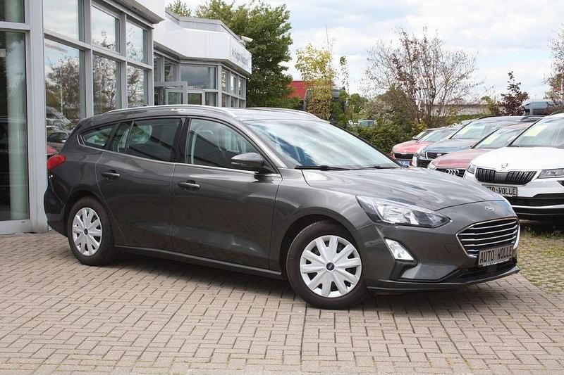Grau Gebraucht 2020 Ford Focus Cool & Connect Limousine | 11.950 € (Fairer Preis) - Bild 1/4