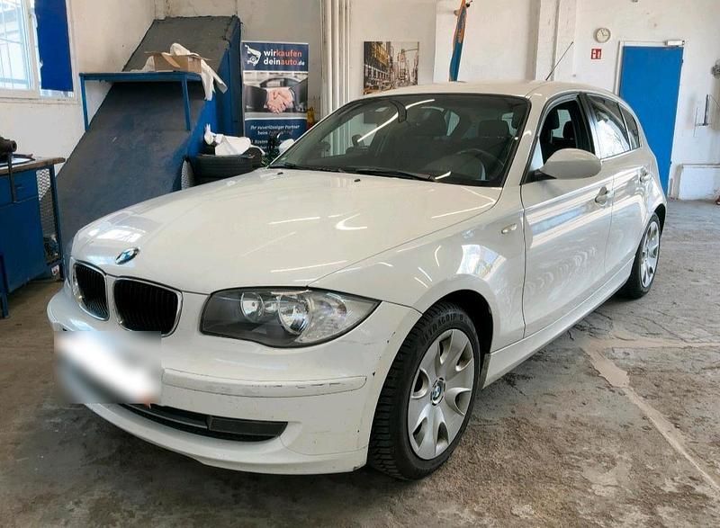 Gebraucht BMW 120 Advantage 143 PS (105 kW) 2009 Weiß Kleinwagen