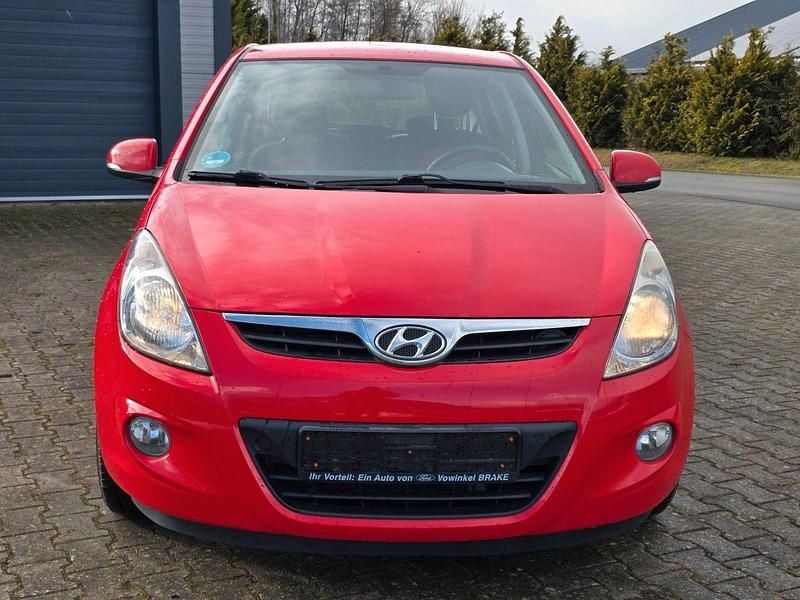 Gebraucht Hyundai i20 Style 90 PS (66 kW) 2011 Rot Kleinwagen