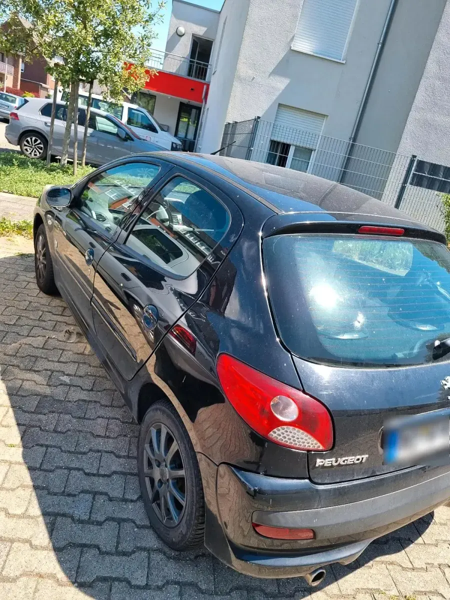 Gebraucht Peugeot 206 72 PS (52 kW) 2012 Schwarz Limousine