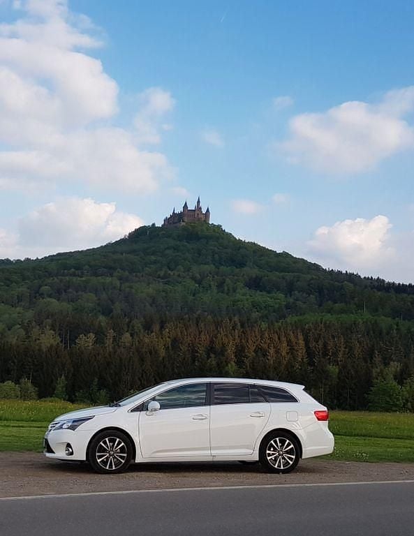 Gebraucht Toyota Avensis Comfort 124 PS (91 kW) 2013 Weiß Kombi