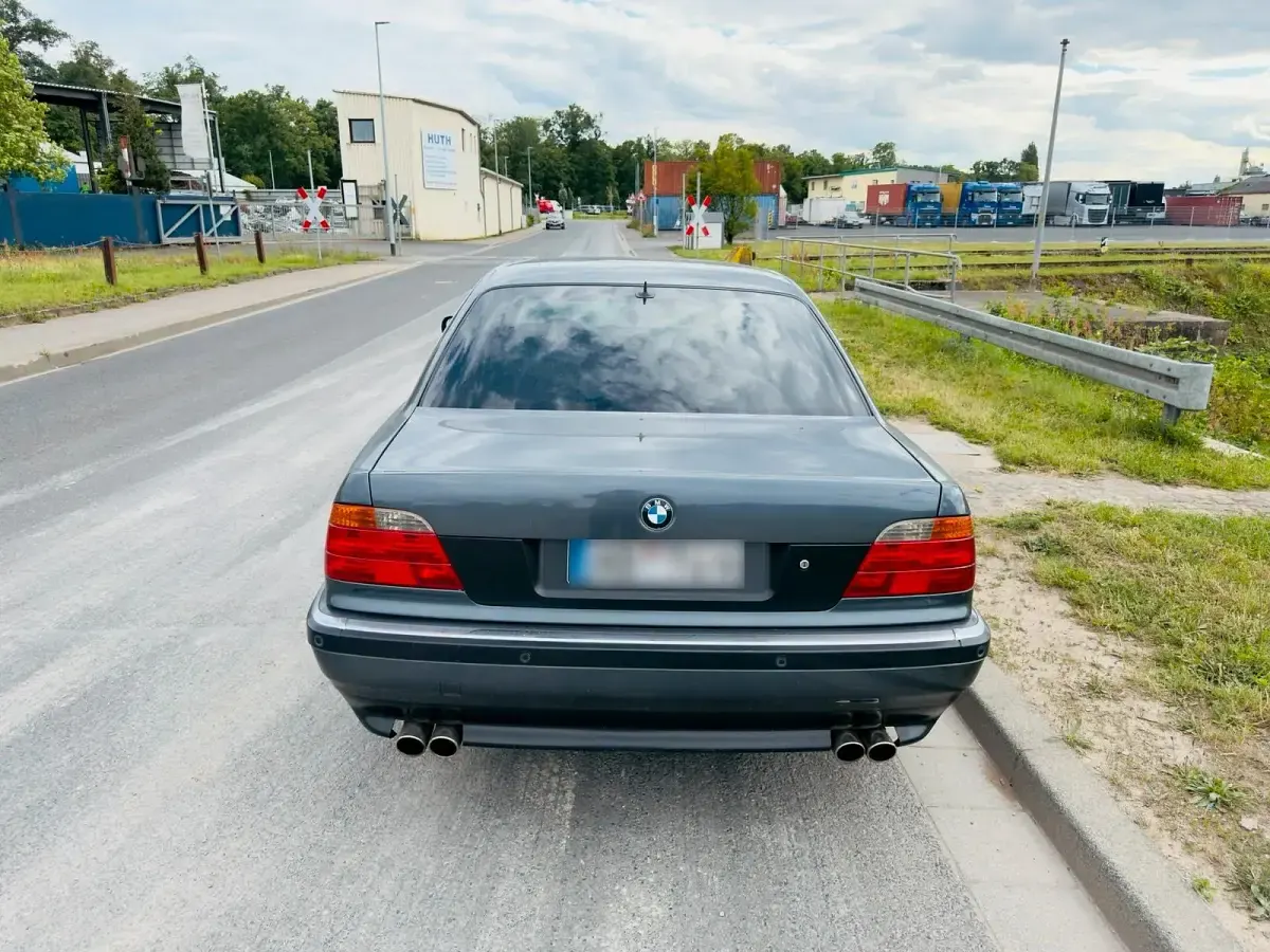 Gebraucht BMW 740 286 PS (210 kW) 1998 Grau Limousine