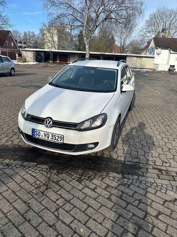 Gebraucht VW Golf VI Comfortline 105 PS (77 kW) 2011 Weiß Kleinwagen