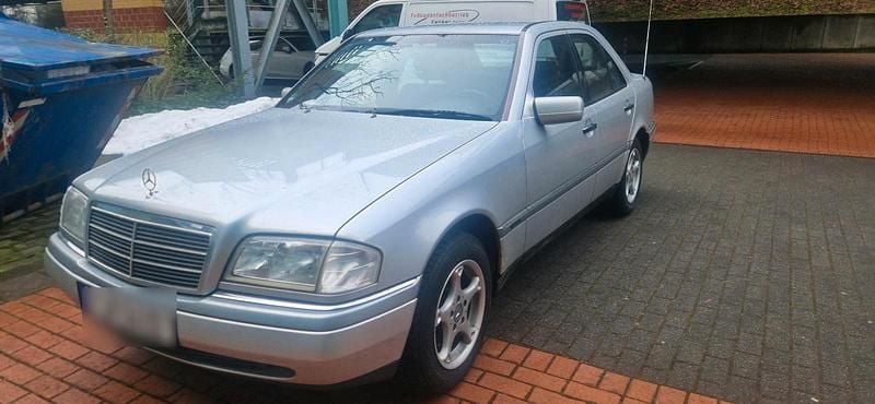 Second-hand Mercedes C180 122 CP (89 kW) 1997 Argintiu Berlinǎ