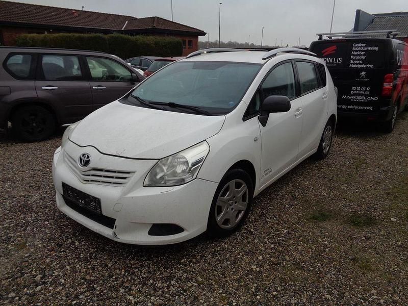 Weiß Gebraucht 2012 Toyota Sportsvan Basis Van / Kleinbus | 1.300 € - Bild 1/4