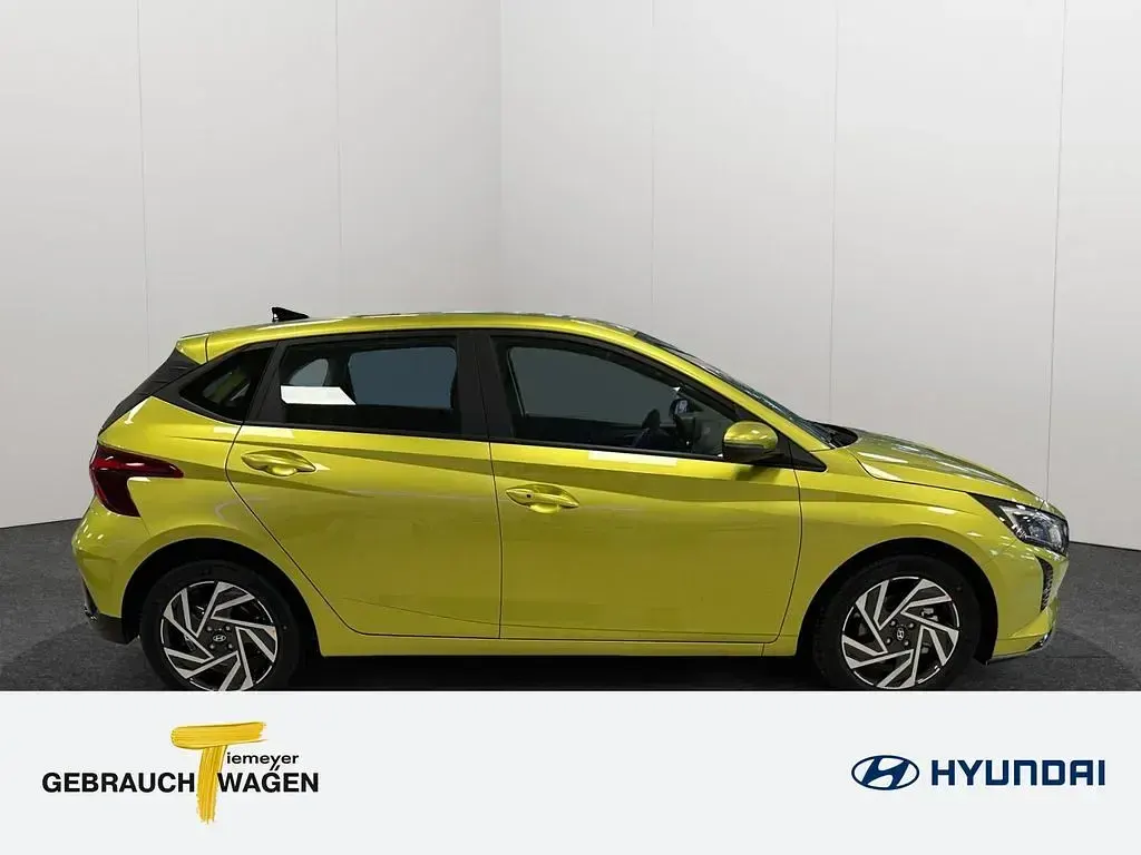 Gebraucht Hyundai i20 Trend 101 PS (74 kW) 2024 Gelb Kleinwagen
