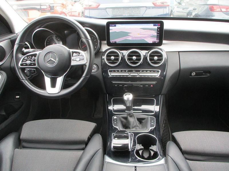 Gebraucht Mercedes C180 156 PS (114 kW) 2020 Blau Limousine