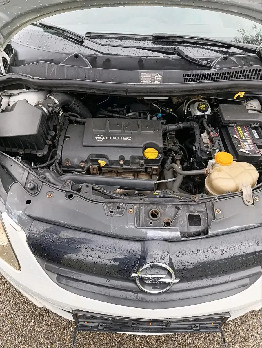 Gebraucht Opel Corsa 87 PS (63 kW) 2010 Weiß Kleinwagen