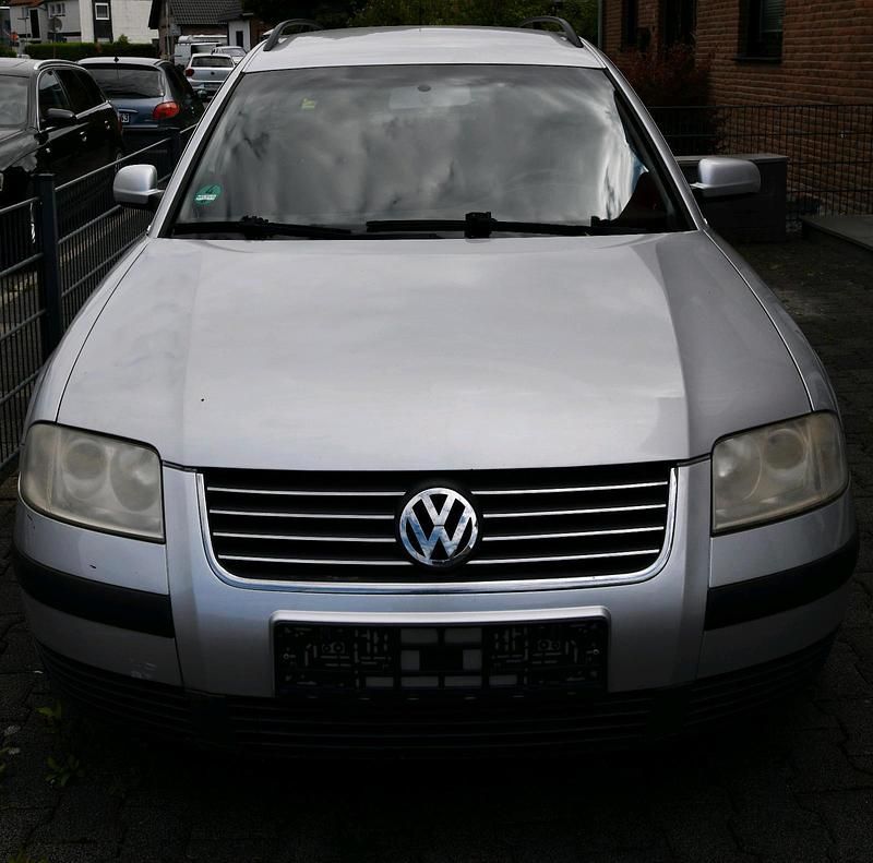 Silber Gebraucht 2003 VW Passat Kombi | 999 € (Superpreis) - Bild 1/4