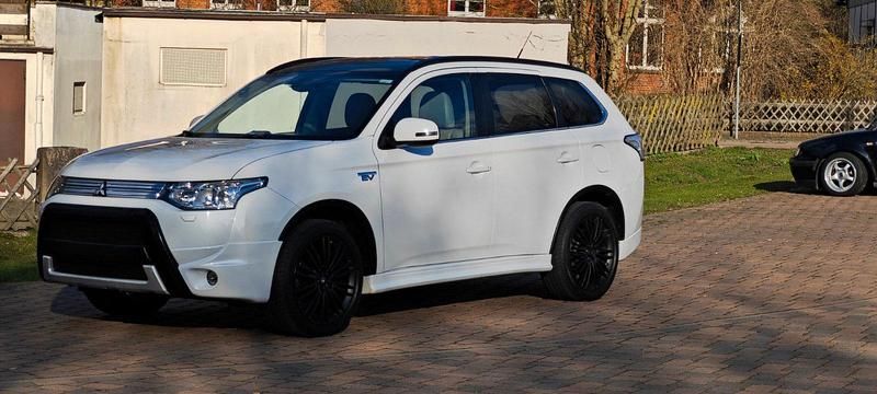 Gebraucht Mitsubishi Outlander P-HEV 121 PS (88 kW) 2014 Weiß SUV