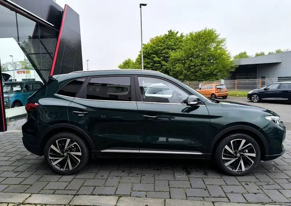 Neu MG ZS Luxury 197 PS (144 kW) 2026 Grün SUV