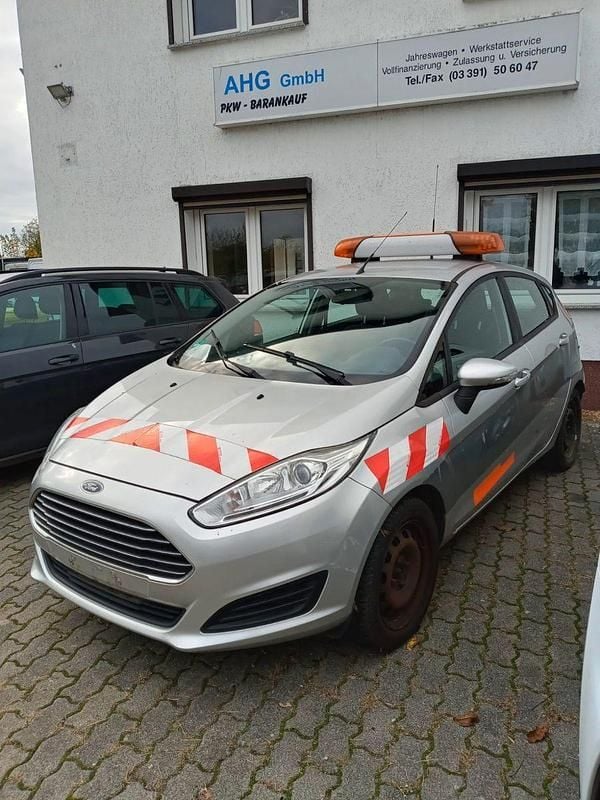 Gebraucht Ford Fiesta Trend 65 PS (47 kW) 2015 Silber Kleinwagen
