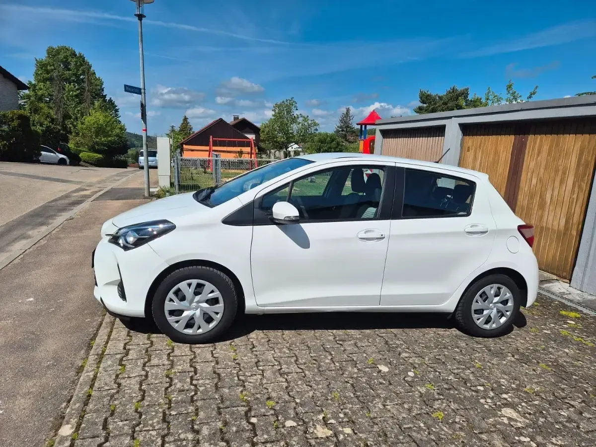 Gebraucht Toyota Yaris 72 PS (52 kW) 2019 Weiß Kleinwagen