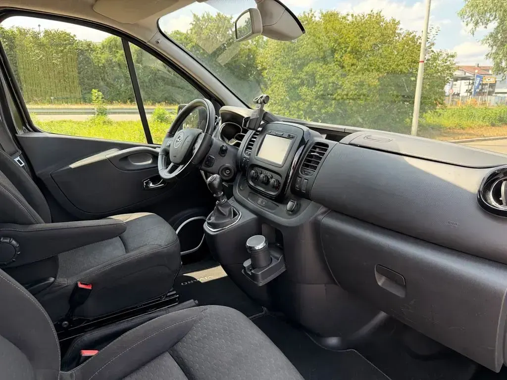 Gebraucht Opel Vivaro 145 PS (106 kW) 2017 Schwarz Van / Kleinbus