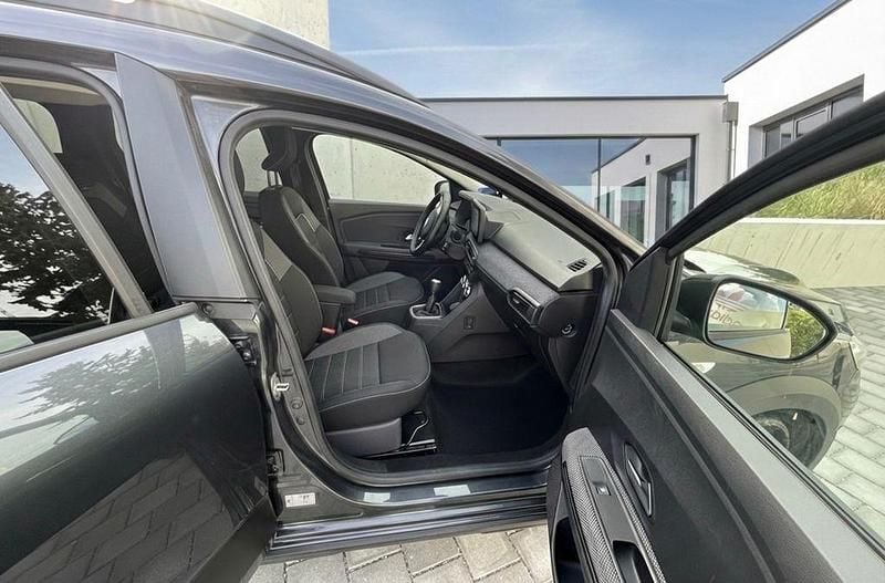 Gebraucht Dacia Jogger Essentiel 110 PS (80 kW) 2022 Schwarz Van / Kleinbus