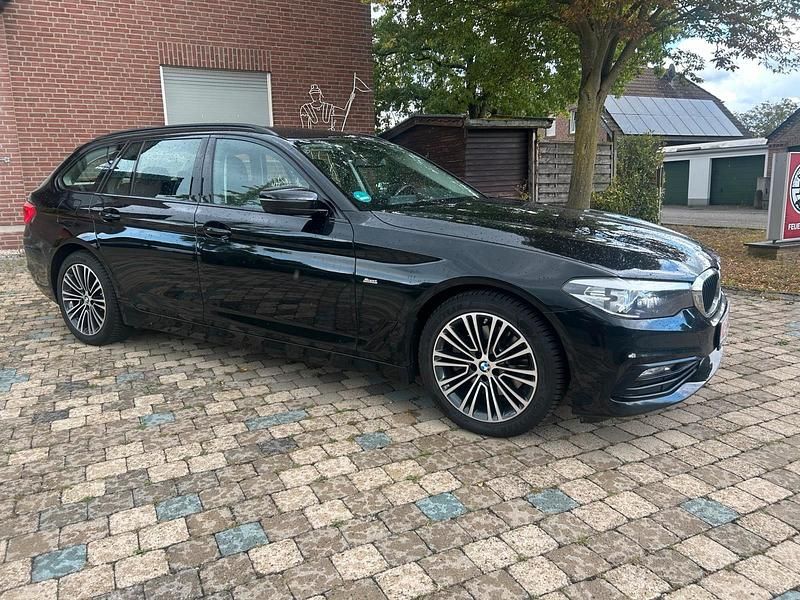 Schwarz Gebraucht 2017 BMW 520 Kombi | 13.800 € - Bild 1/4