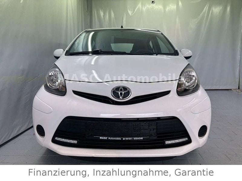 Gebraucht Toyota Aygo Cool 68 PS (50 kW) 2013 Weiß Kleinwagen