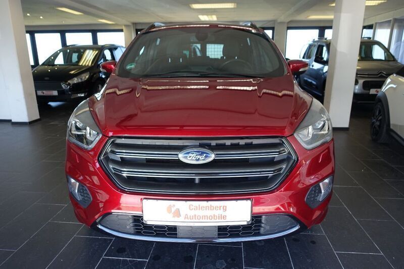 Rubyrot (metallic) Gebraucht 2017 Ford Kuga ST-Line SUV | 19.450 € (Fairer Preis) - Bild 1/4