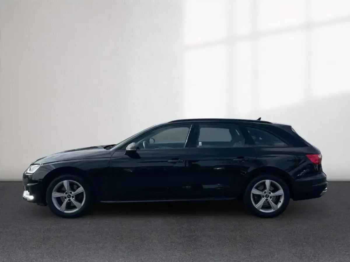 Gebraucht Audi A4 Advanced 163 PS (119 kW) 2022 Schwarz Kombi