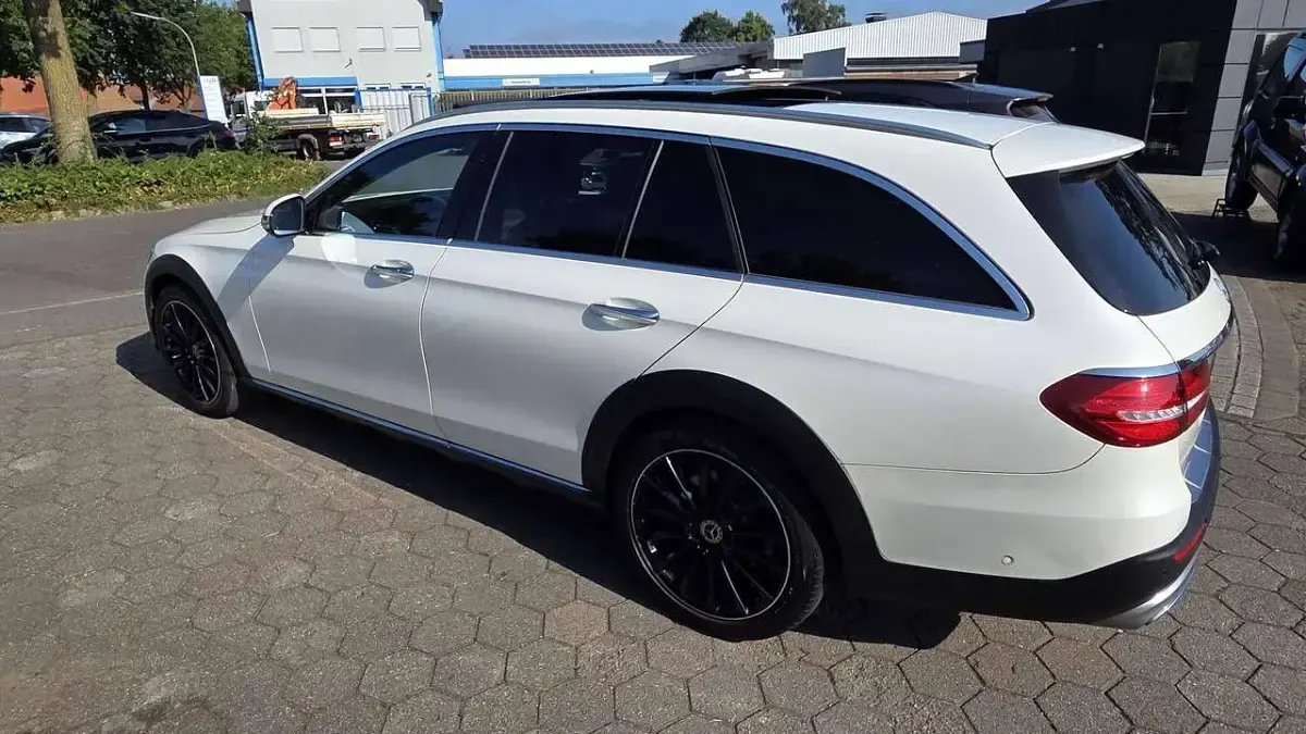 Gebraucht Mercedes E350 258 PS (189 kW) 2017 Diamantweiss  metalliclack Kombi